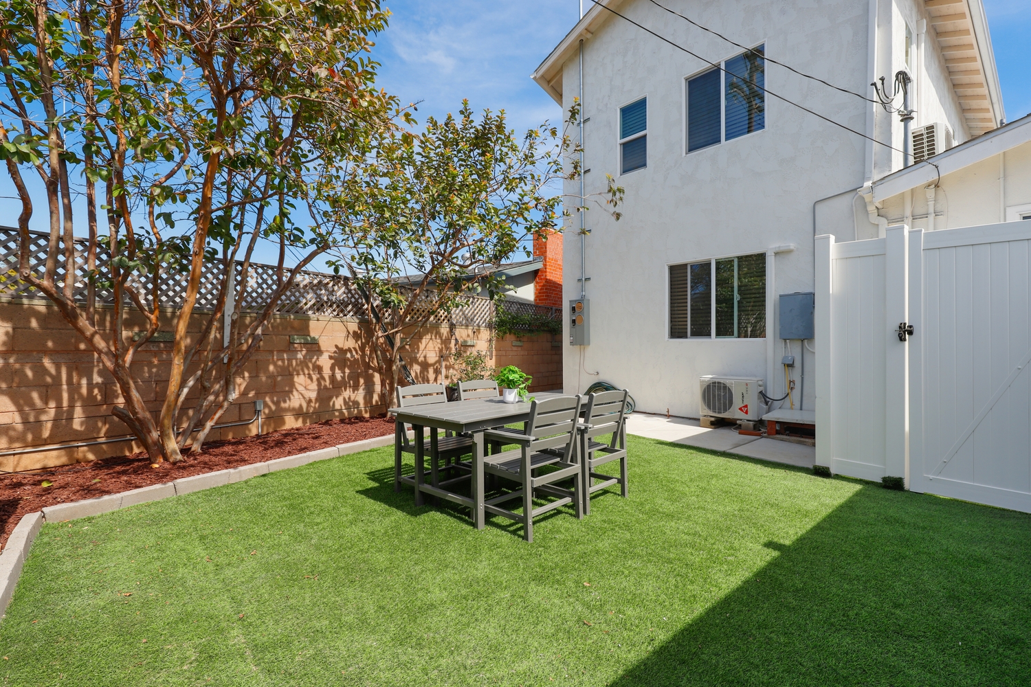 3-03. 3720 - 3722 Ben Street